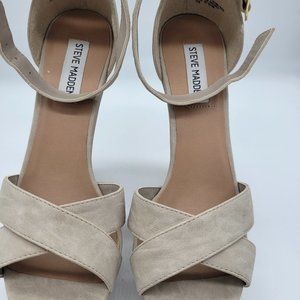 Steve Madden Xenon Bone Wedge Size 9 in box wear on tip and smudge on heel